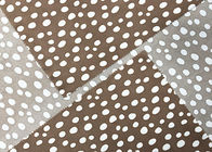 Ev Tekstili için 140GSM Yüzde 100 Polyester Kadife Kumaş Su Baskı Beyaz Noktalar Kahverengi